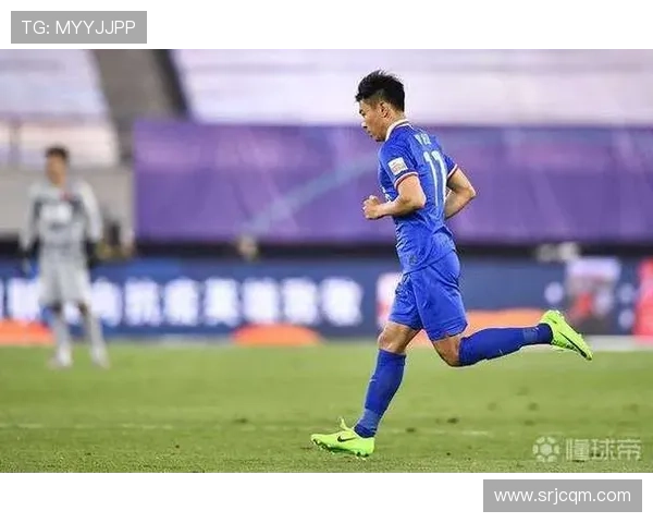 退役足球明星畅谈职业生涯与未来规划的独家采访稿